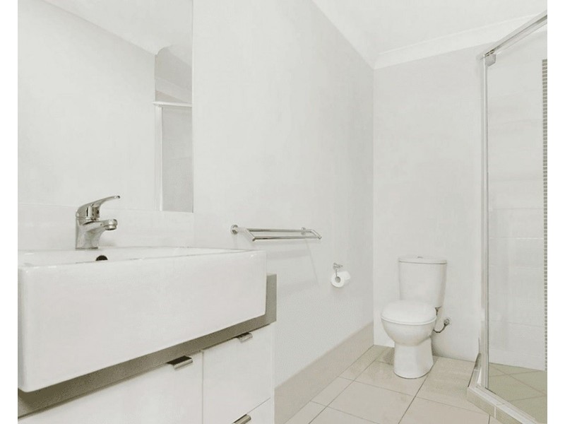 2/17 Birchgrove Crescent, Kallangur QLD 4503