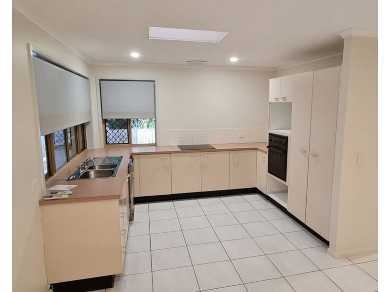 4 Wyara Court, Petrie QLD 4502