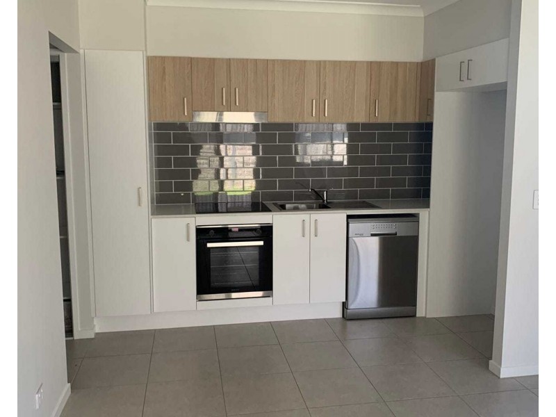 2/3 Victory Drive, Griffin QLD 4503