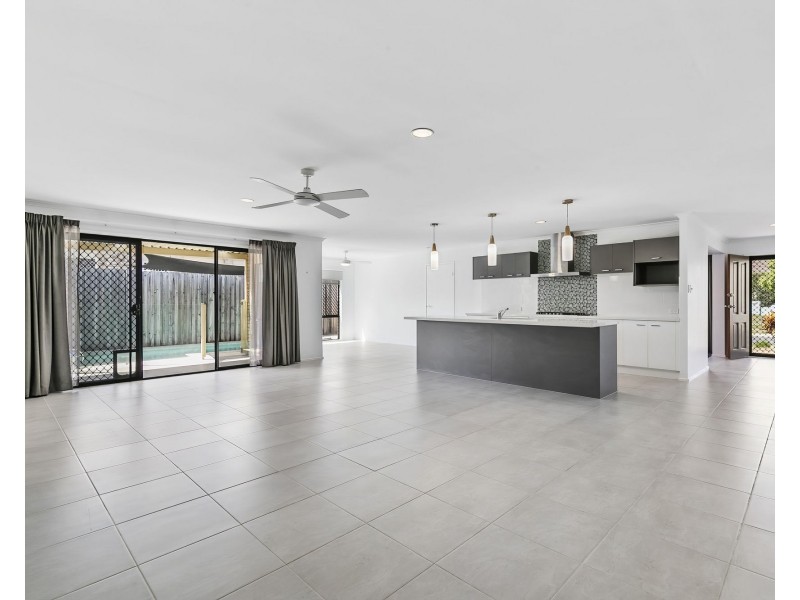 62 Pine River Drive, Murrumba Downs QLD 4503