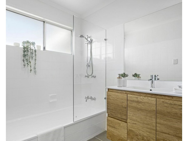 27 Seymour St, Deception Bay QLD 4508