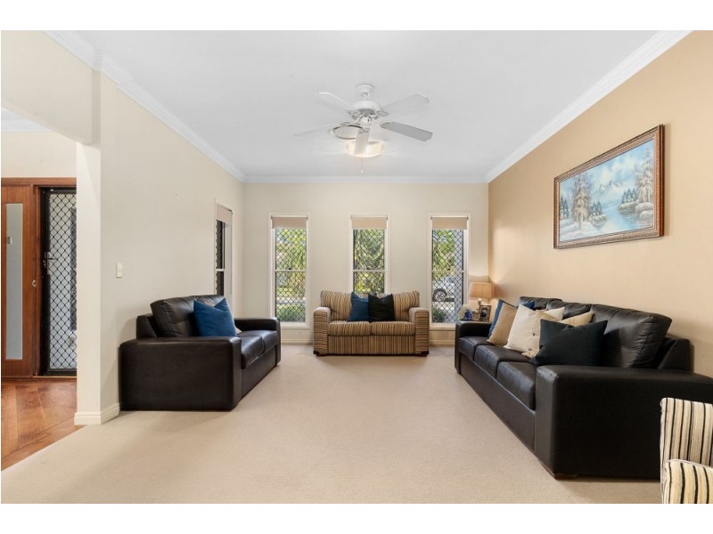 12 Lookout Place, Narangba QLD 4504