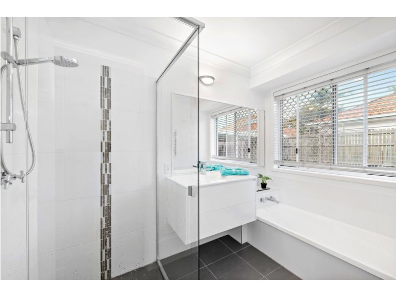 8 Kirri Avenue, Petrie QLD 4502