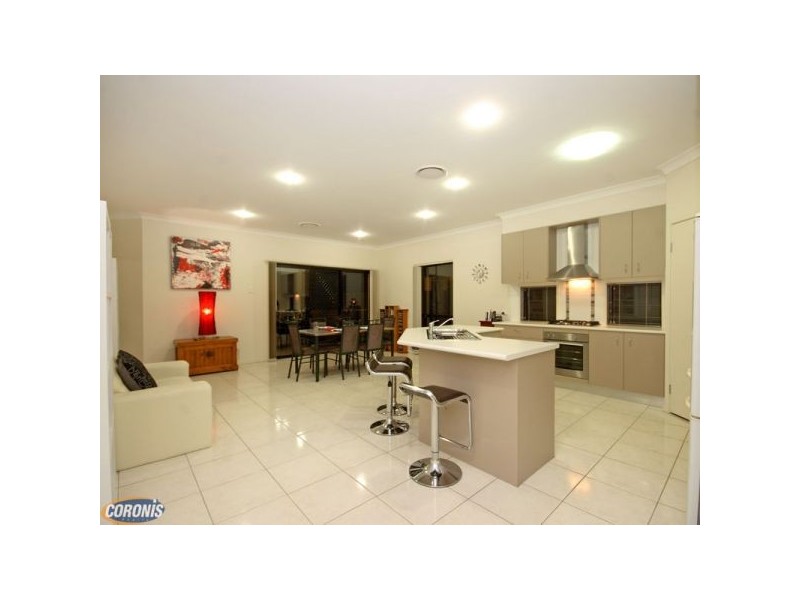 8 Rawlins Crescent, North Lakes QLD 4509