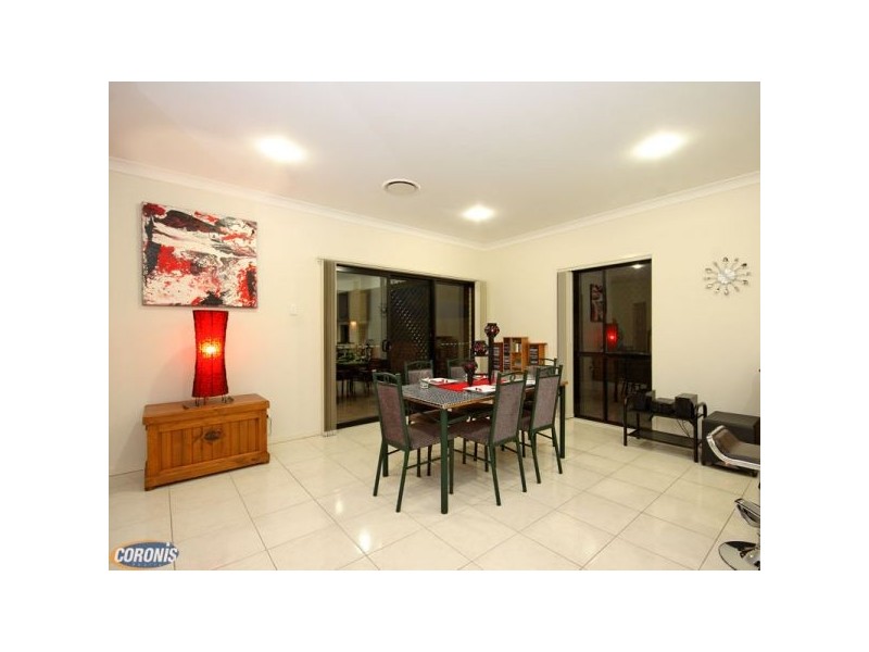 8 Rawlins Crescent, North Lakes QLD 4509