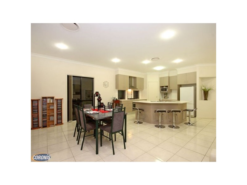 8 Rawlins Crescent, North Lakes QLD 4509