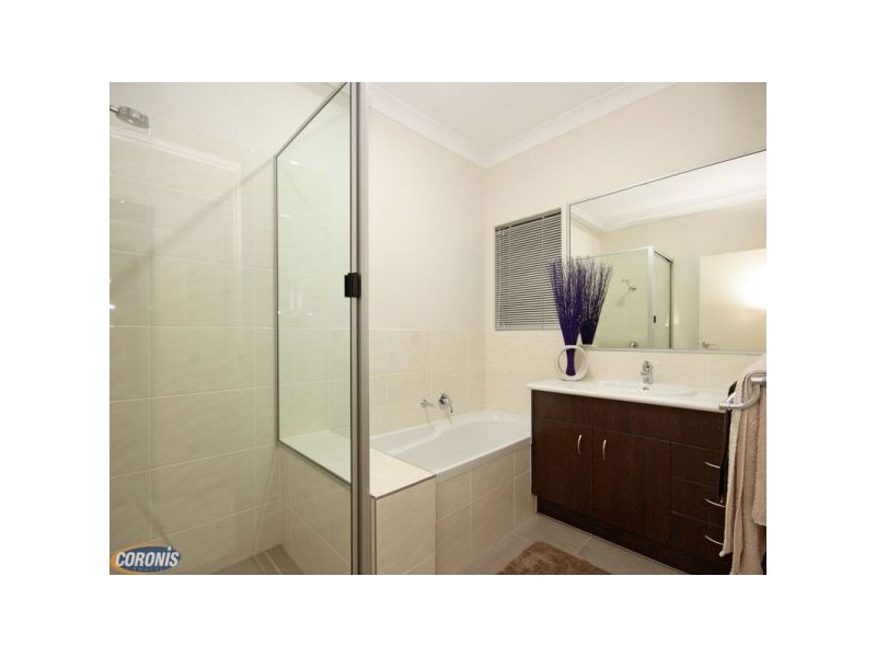 8 Rawlins Crescent, North Lakes QLD 4509