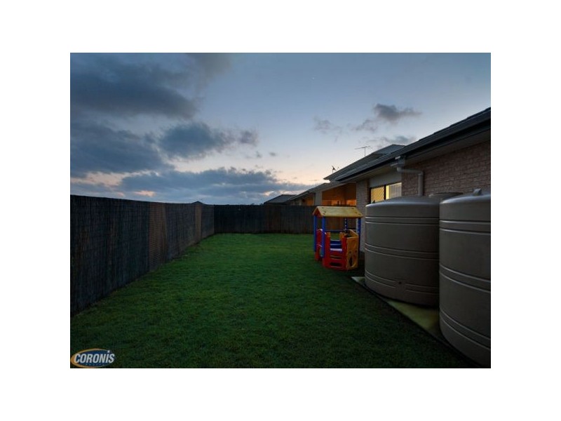 8 Rawlins Crescent, North Lakes QLD 4509