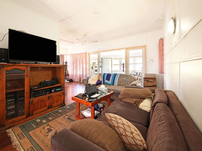 41 Queen Street, Scarborough QLD 4020