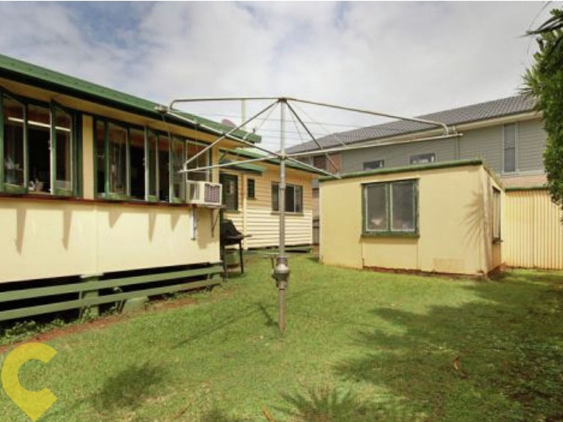 2 Herbert Street, Scarborough QLD 4020