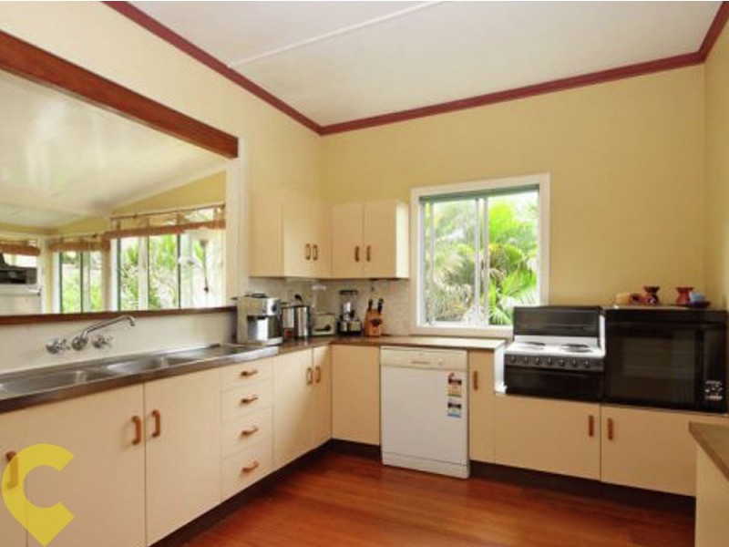 2 Herbert Street, Scarborough QLD 4020