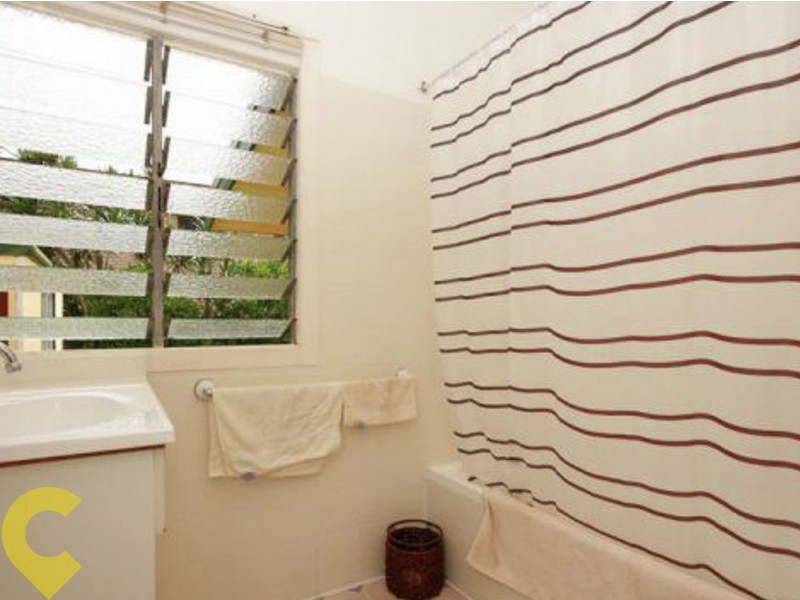 2 Herbert Street, Scarborough QLD 4020