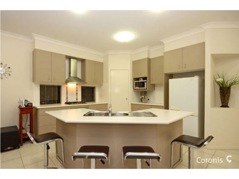 8 Rawlins Crescent, North Lakes QLD 4509