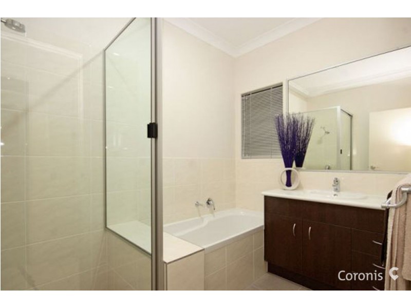 8 Rawlins Crescent, North Lakes QLD 4509