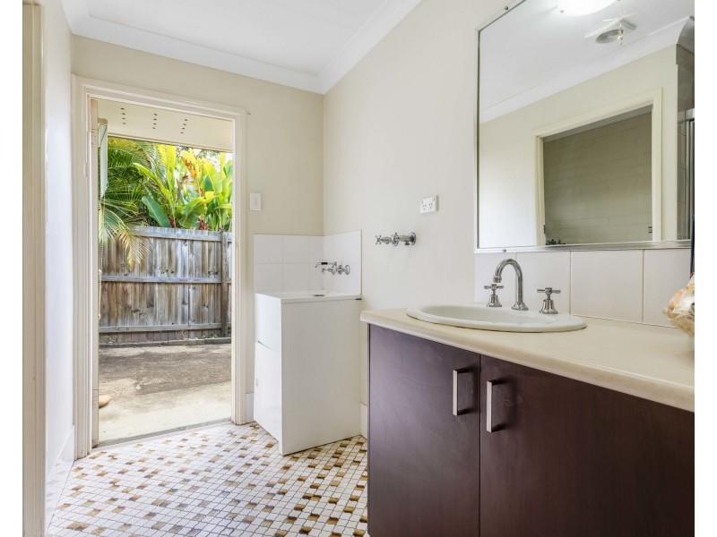 3/4 Melinda Court, Margate QLD 4019