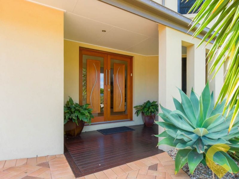 12 Nicklaus Parade, North Lakes QLD 4509