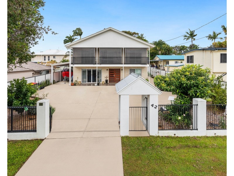 42 Grace Street, Scarborough QLD 4020