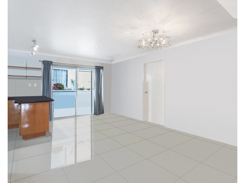 42 Grace Street, Scarborough QLD 4020