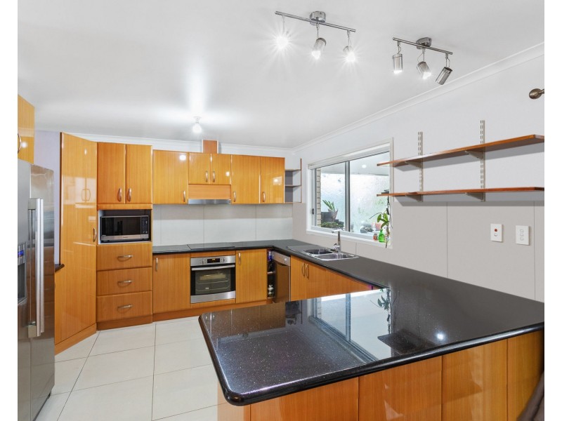 42 Grace Street, Scarborough QLD 4020