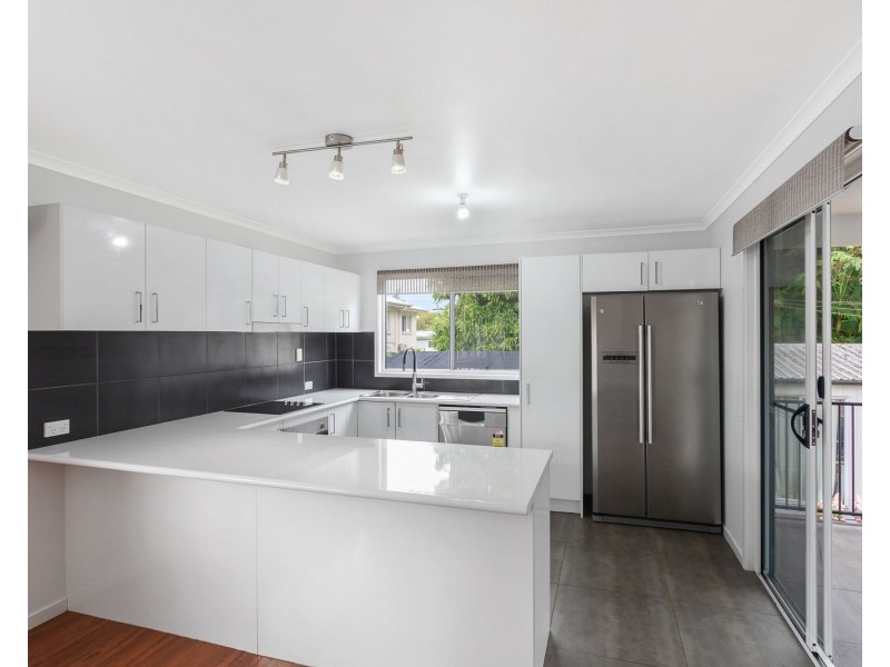 42 Grace Street, Scarborough QLD 4020