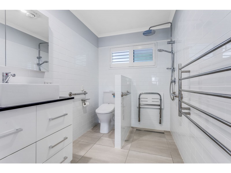 49 Griffith Road, Scarborough QLD 4020
