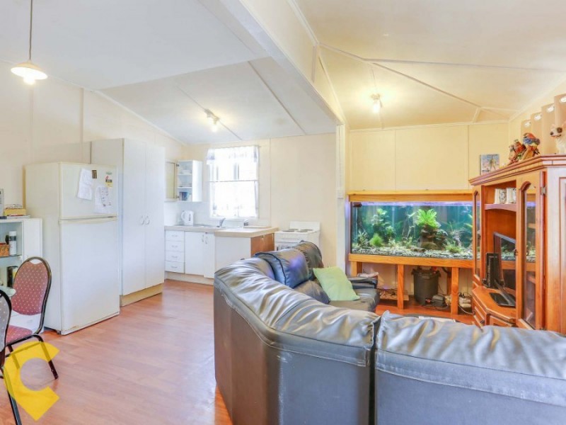 24 The Crescent, Kallangur QLD 4503