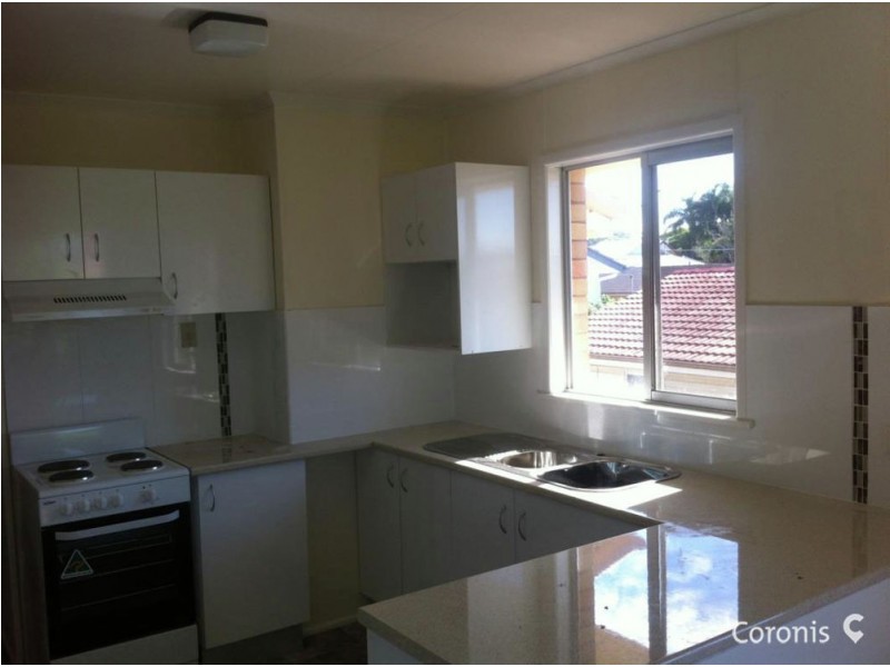 2/4 Rotary Cres, Redcliffe QLD 4020