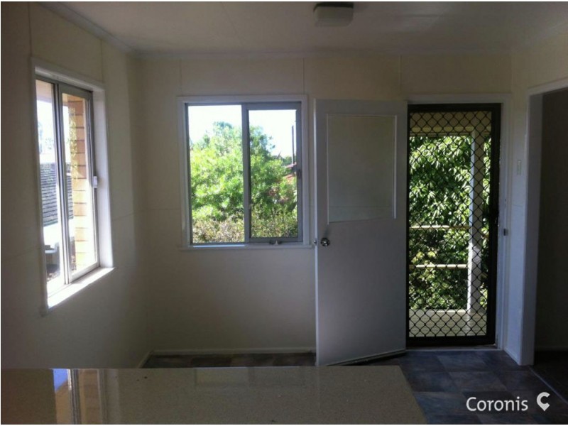 2/4 Rotary Cres, Redcliffe QLD 4020