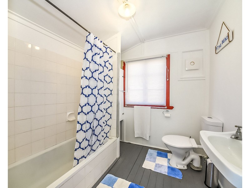 197 Landsborough Ave, Scarborough QLD 4020