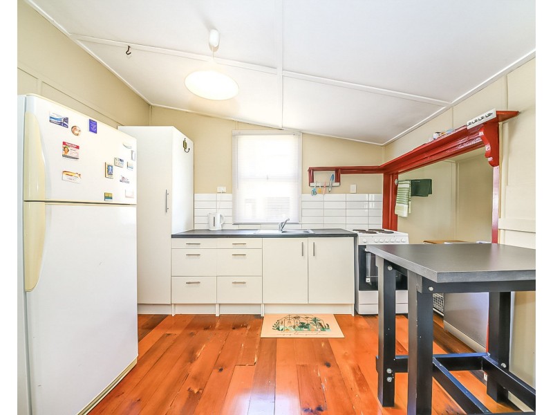 197 Landsborough Ave, Scarborough QLD 4020