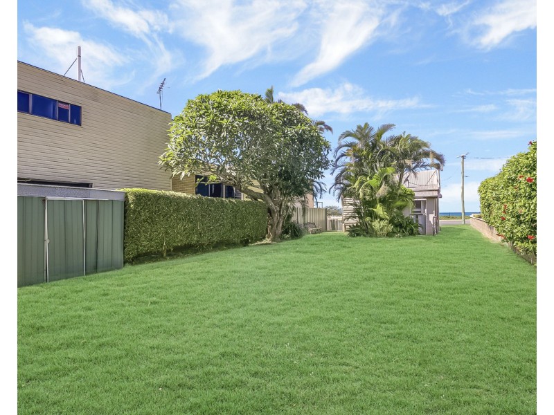 197 Landsborough Ave, Scarborough QLD 4020