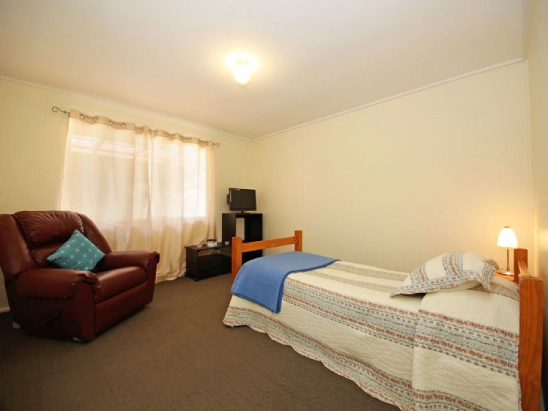 75 Ashmole Road, Redcliffe QLD 4020