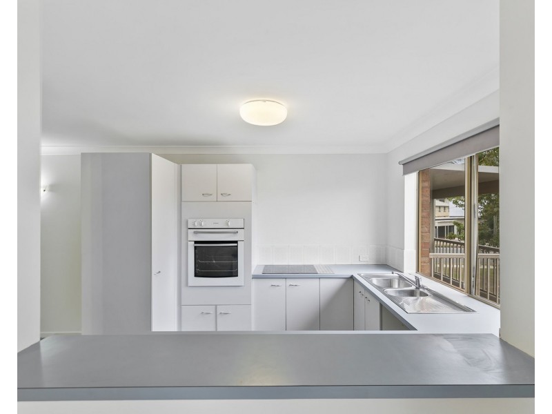 4/162 Prince Edward Parade, Scarborough QLD 4020