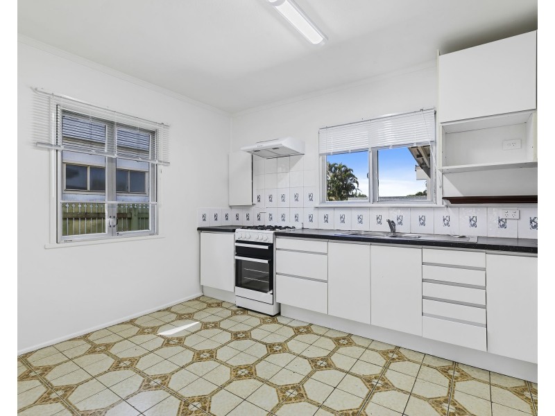 13 Vernon St, Clontarf QLD 4019