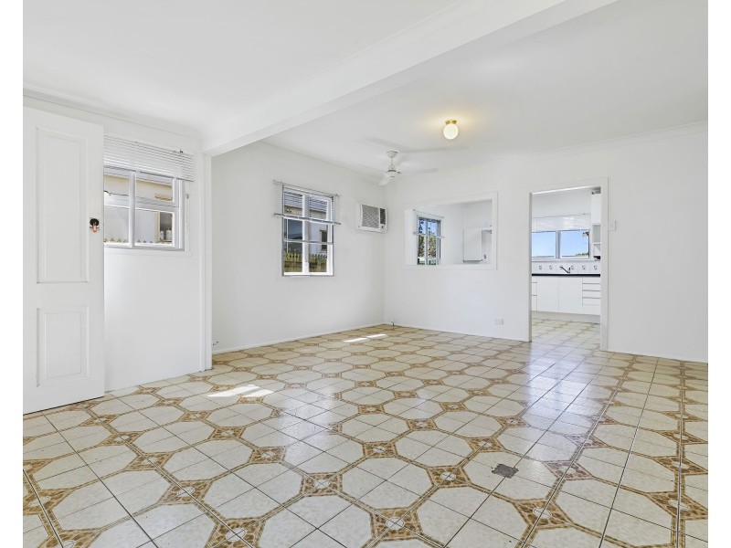 13 Vernon St, Clontarf QLD 4019