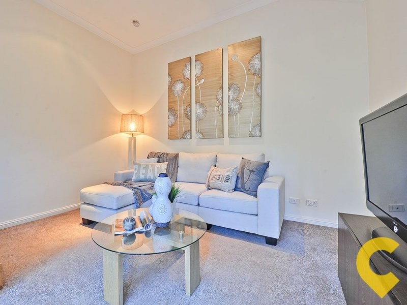 19 Water Street, Red Hill QLD 4059