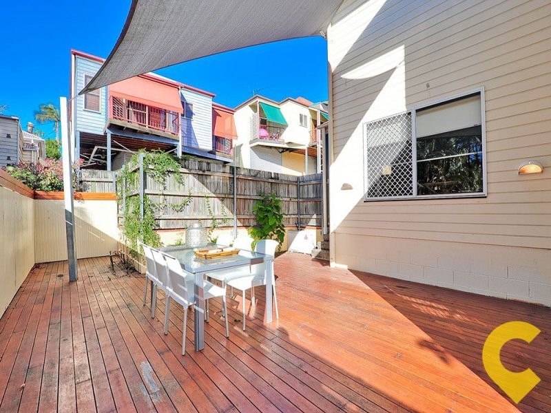 19 Water Street, Red Hill QLD 4059