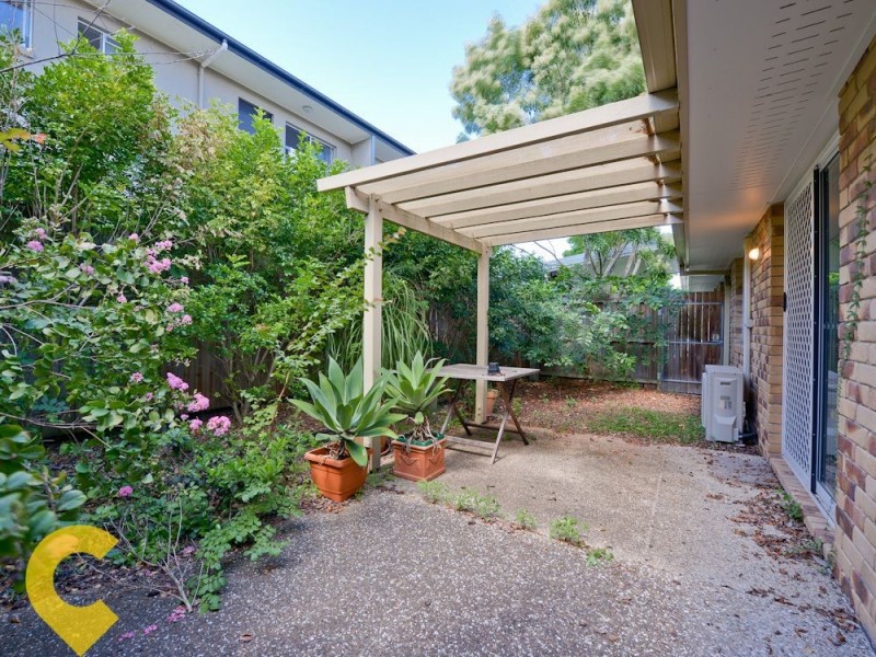 2/10 Foster Street, Newmarket QLD 4051