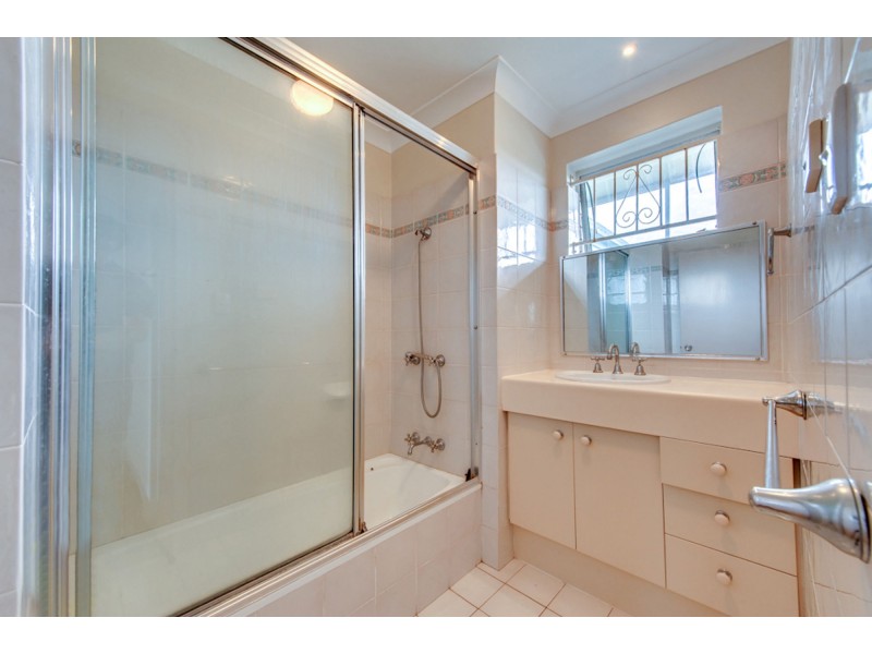 25/15 Bellevue Terrace, St Lucia QLD 4067