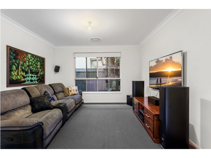6 Lyrebird Crescent, Upper Kedron QLD 4055