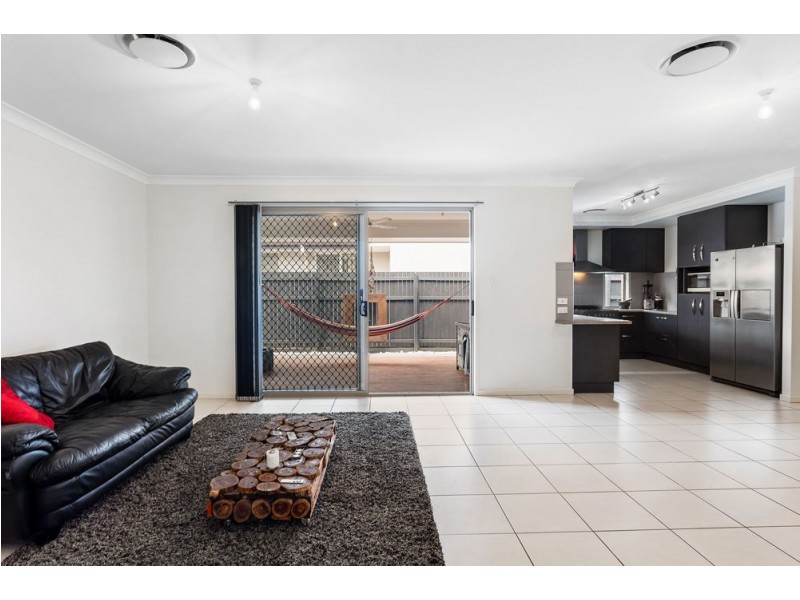 6 Lyrebird Crescent, Upper Kedron QLD 4055