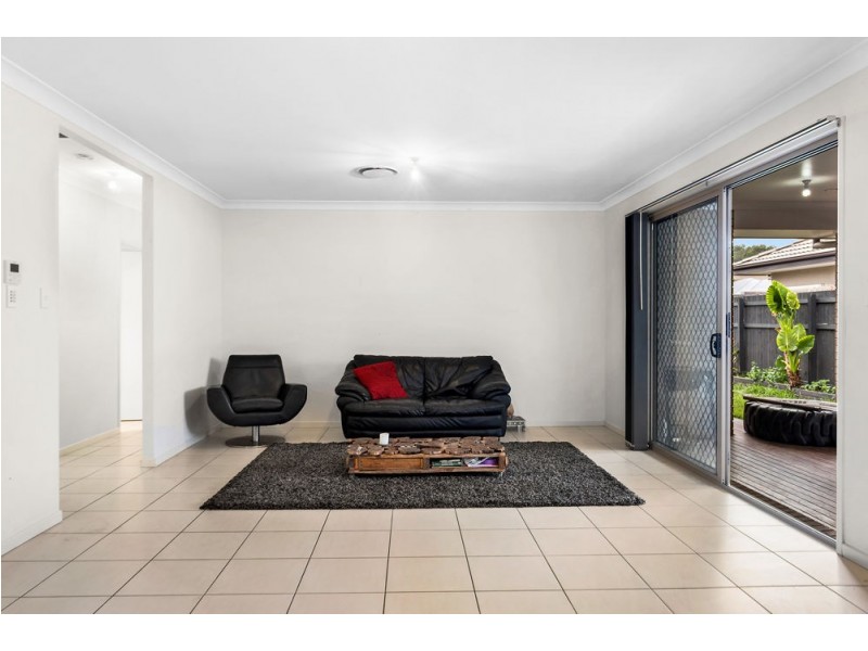 6 Lyrebird Crescent, Upper Kedron QLD 4055