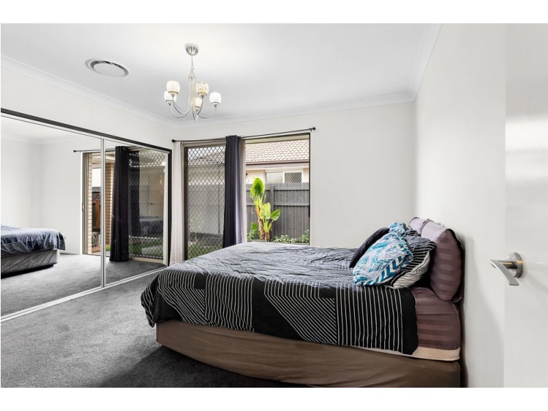 6 Lyrebird Crescent, Upper Kedron QLD 4055