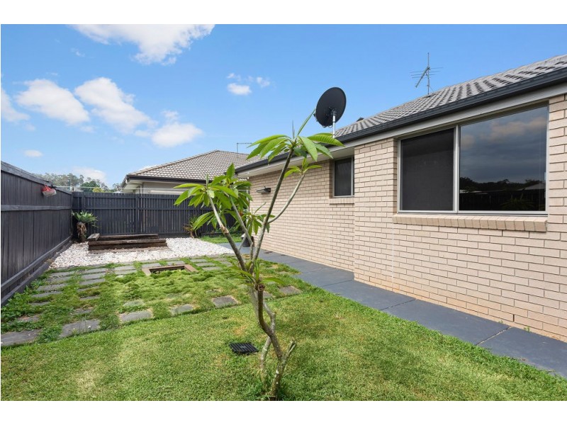6 Lyrebird Crescent, Upper Kedron QLD 4055