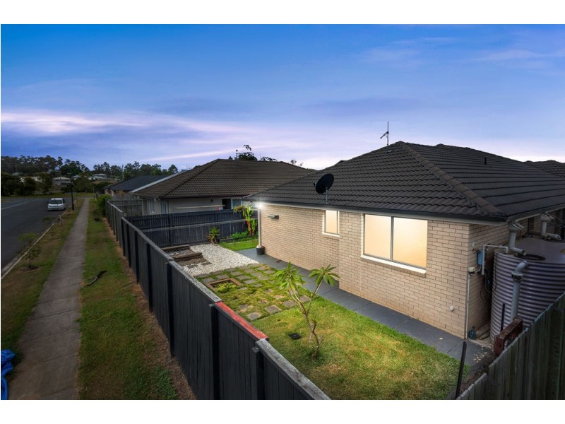 6 Lyrebird Crescent, Upper Kedron QLD 4055