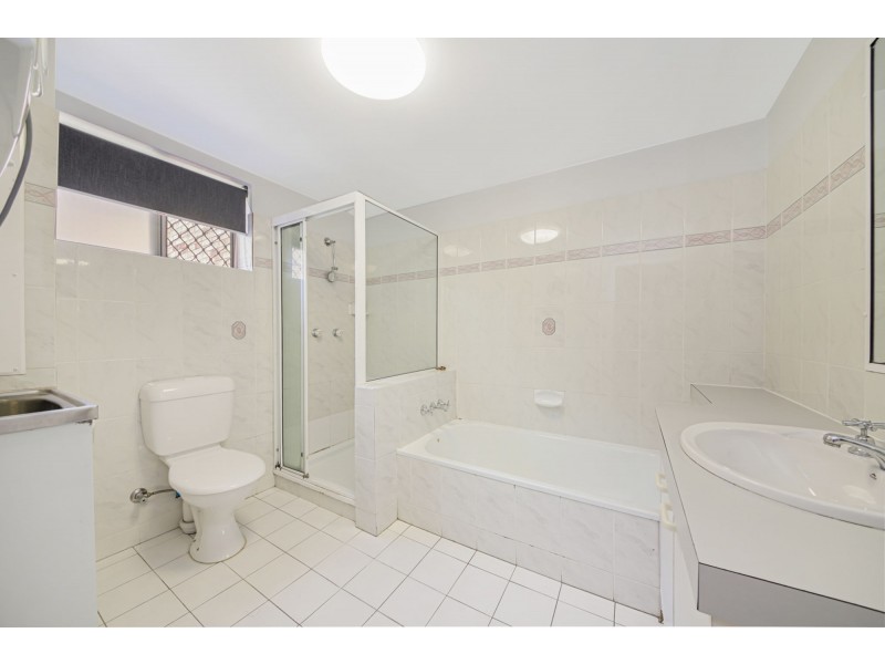 4/115 Central Avenue, Indooroopilly QLD 4068