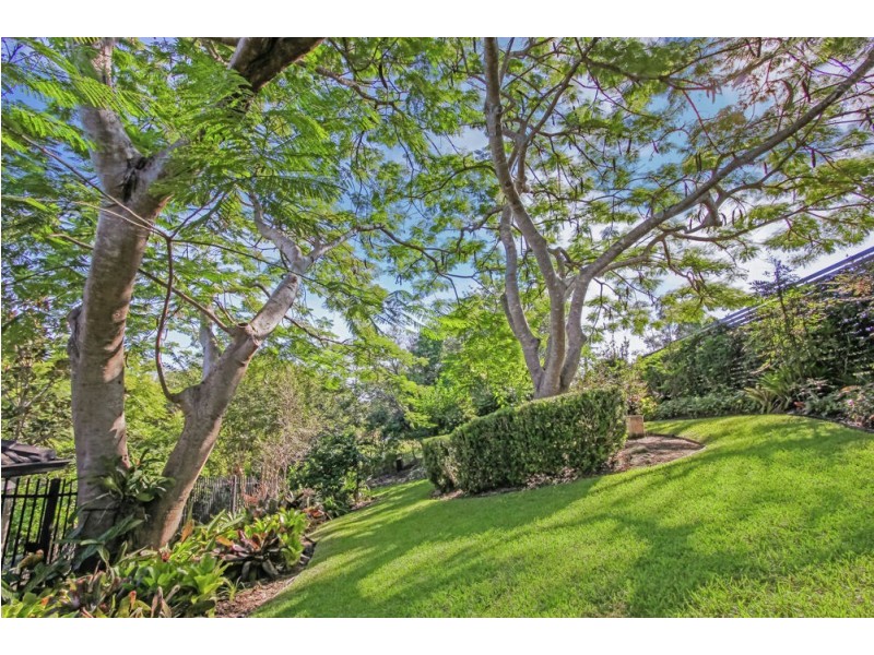 30 Royston Street, Brookfield QLD 4069