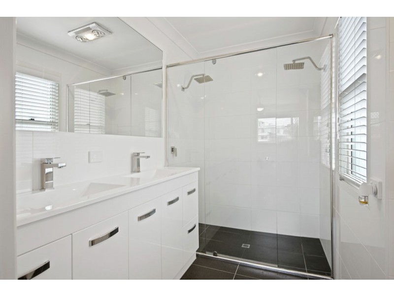 3 Myrtle Place, Albany Creek QLD 4035