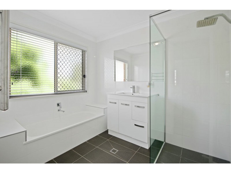 3 Myrtle Place, Albany Creek QLD 4035