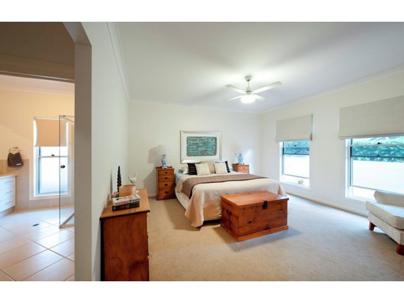 27 Station View Street, Mitchelton QLD 4053